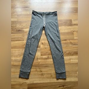 Never been worn Alo sweat pant.